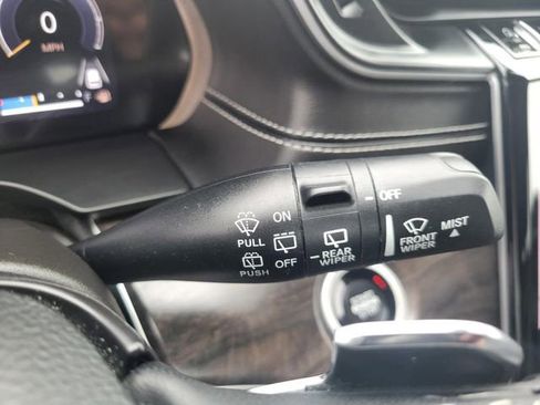 Used 2023 Jeep Grand Cherokee Limited image 18