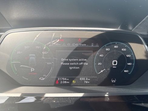 Used 2024 Audi Q8 e-tron Premium Plus image 5