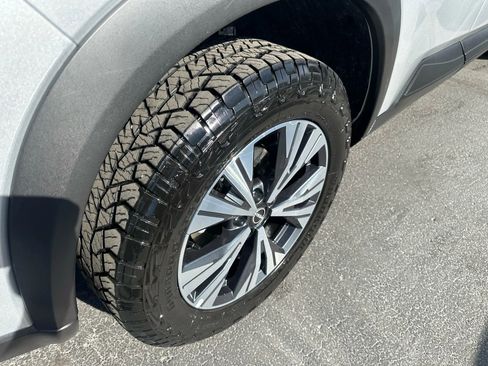 Used 2023 Nissan Rogue SV image 11