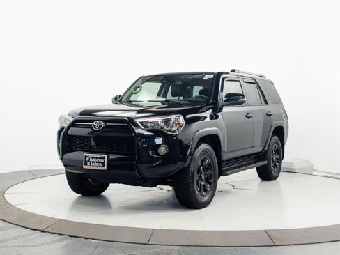 Used 2020 Toyota 4Runner SR5 Premium AWD/4WD image 3