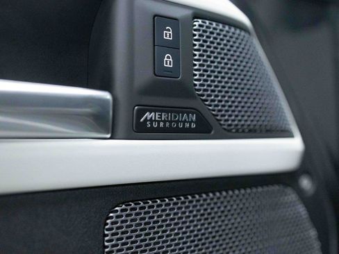 Used 2023 Land Rover Defender 90 SE AWD/4WD image 42