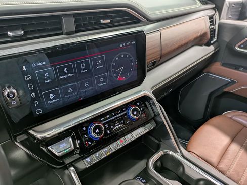 Used 2024 GMC Sierra 2500 Denali Ultimate image 12