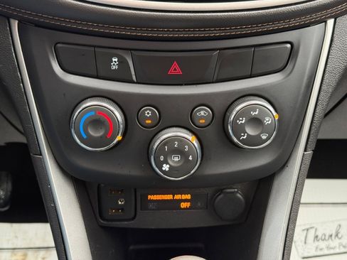 Used 2018 Chevrolet Trax LT w/ Sun & Sound Package image 28