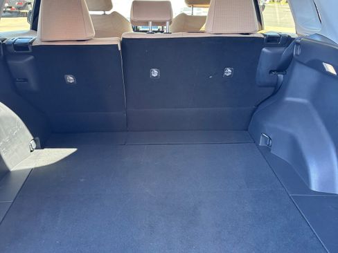 Used 2022 Toyota RAV4 LE image 10