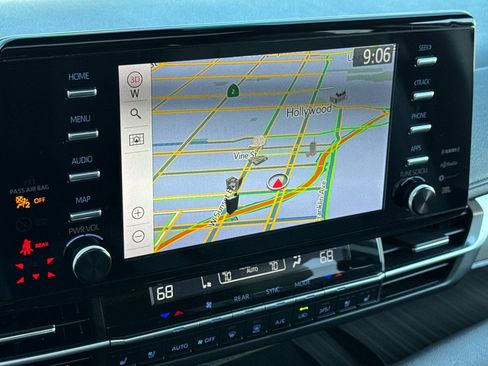 Certified 2023 Toyota Sienna Limited image 21