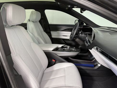 Used 2024 Cadillac Lyriq Sport RWD image 10