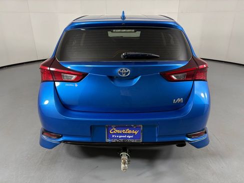 Used 2018 Toyota Corolla iM w/ Carpet Mat Package (TMS) FWD image 10