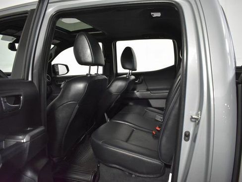 Used 2020 Toyota Tacoma TRD Off-Road w/ TRD Premium Off Road Package image 28