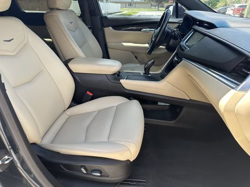 Used 2019 Cadillac XT5 FWD image 10