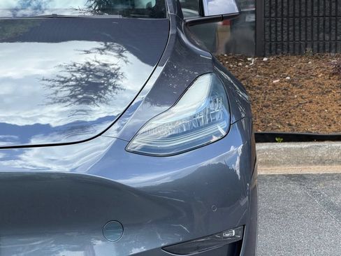 Used 2022 Tesla Model Y Long Range AWD/4WD image 5