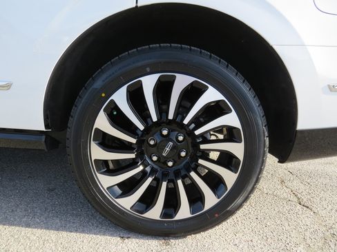 Used 2024 Lincoln Navigator Black Label image 12