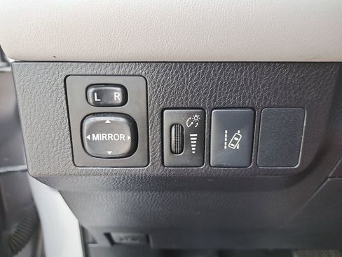 Used 2017 Toyota RAV4 XLE image 29