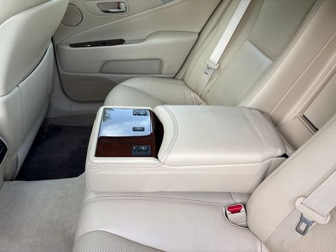 Used 2015 Lexus LS 460 AWD w/ Comfort Package image 26