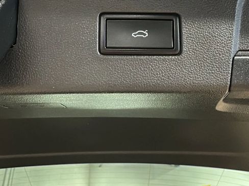 Used 2019 Volkswagen Atlas SE w/ Panoramic Sunroof Package AWD/4WD image 16