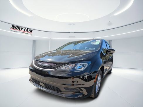 New 2026 Chrysler Voyager LX image 7