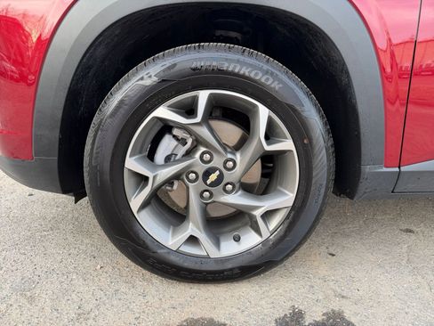 Used 2025 Chevrolet Trax LT image 28