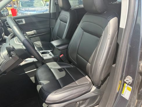 Used 2023 Ford Explorer XLT w/ Equipment Group 202A AWD/4WD image 14