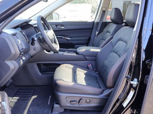 New 2026 Nissan Pathfinder Platinum image 7