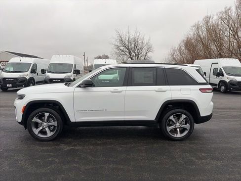 New 2026 Jeep Grand Cherokee Limited AWD/4WD image 2