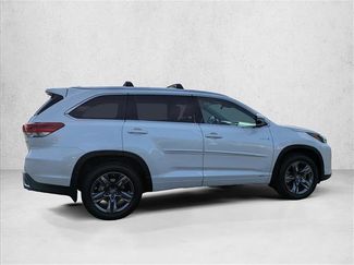 Used 2019 Toyota Highlander Limited Platinum video 4
