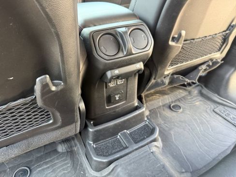 Used 2026 Jeep Wrangler Unlimited Rubicon AWD/4WD image 28