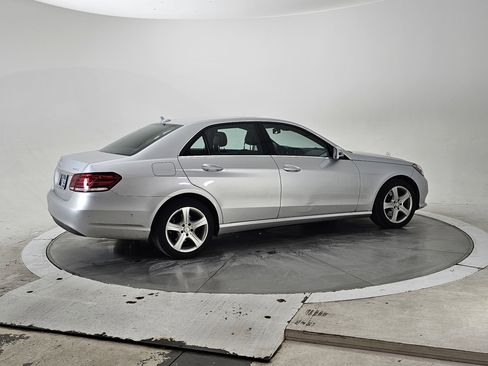 Used 2014 Mercedes-Benz E 250 BlueTEC 4MATIC Sedan image 2