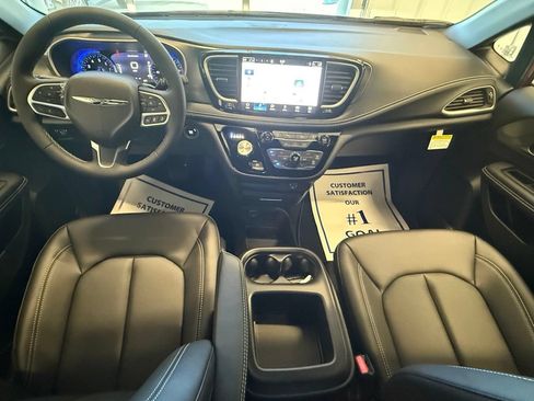 New 2026 Chrysler Pacifica Select FWD image 18