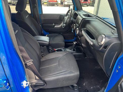 Used 2016 Jeep Wrangler Unlimited Rubicon w/ Connectivity Group image 28