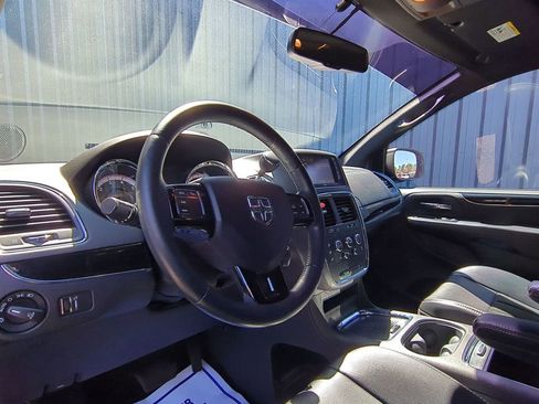 Used 2014 Dodge Grand Caravan SXT image 14