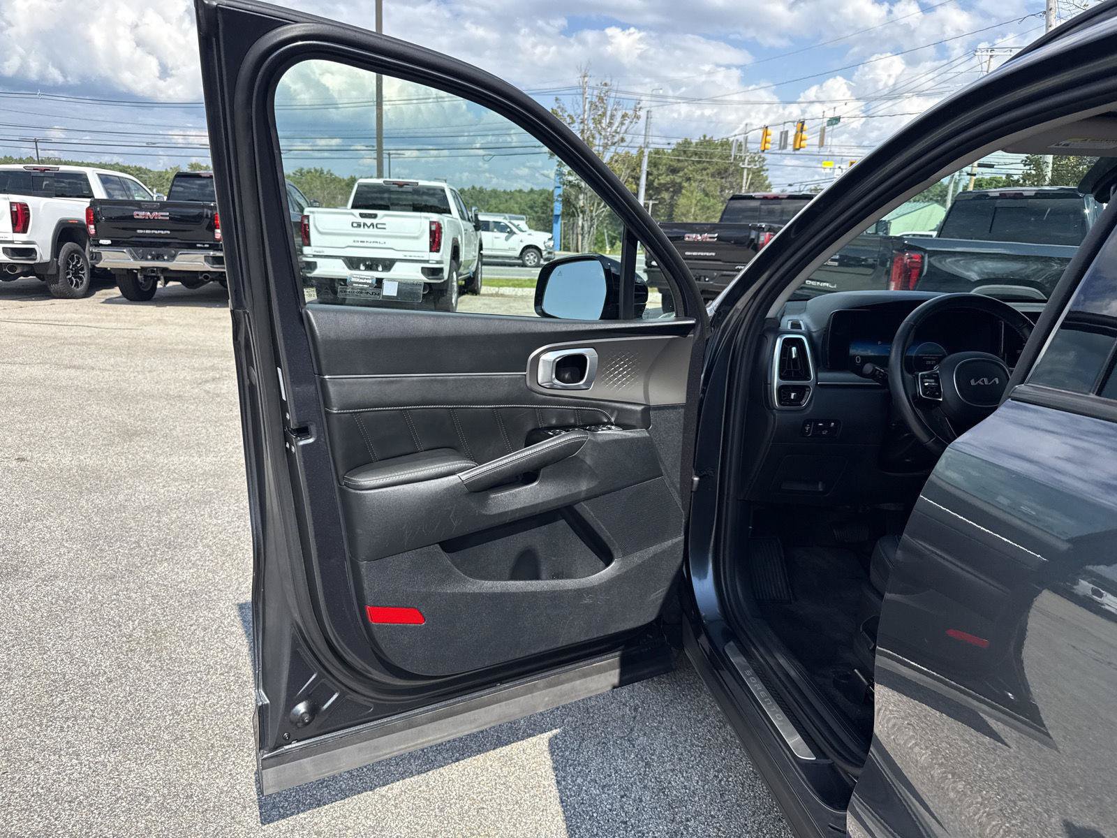 Used 2023 Kia Sorento SX AWD/4WD image 13