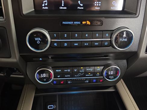 Used 2018 Ford Expedition Max XLT w/ Equipment Group 202A AWD/4WD image 20