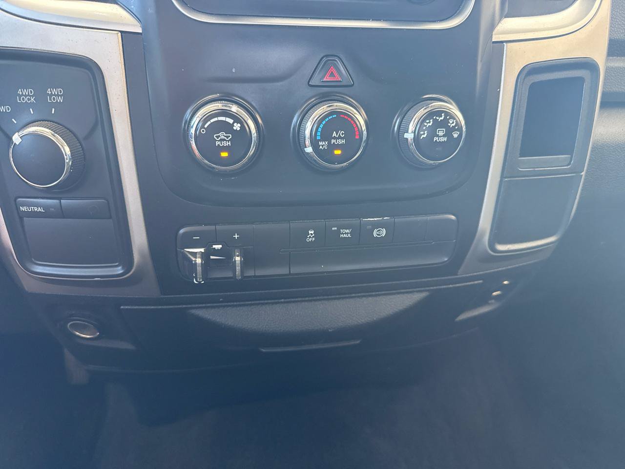 Used 2016 RAM 2500 SLT AWD/4WD image 10