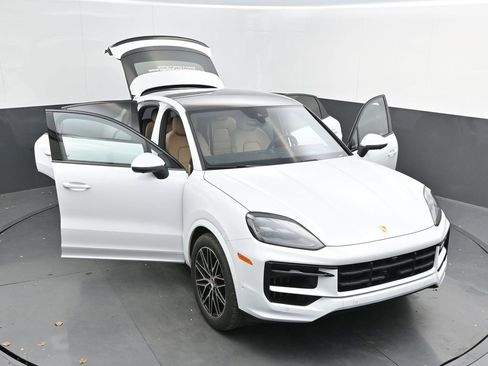 New 2025 Porsche Cayenne Coupe image 38