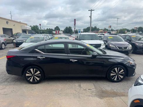 Used 2021 Nissan Altima 2.5 SV FWD image 5