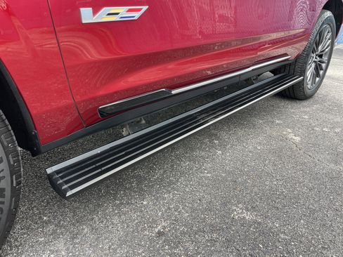 Used 2023 Cadillac Escalade V image 10