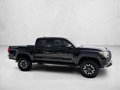 Used 2017 Toyota Tacoma TRD Off-Road image 4