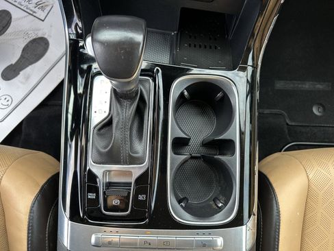 Used 2022 Kia Carnival EX image 35