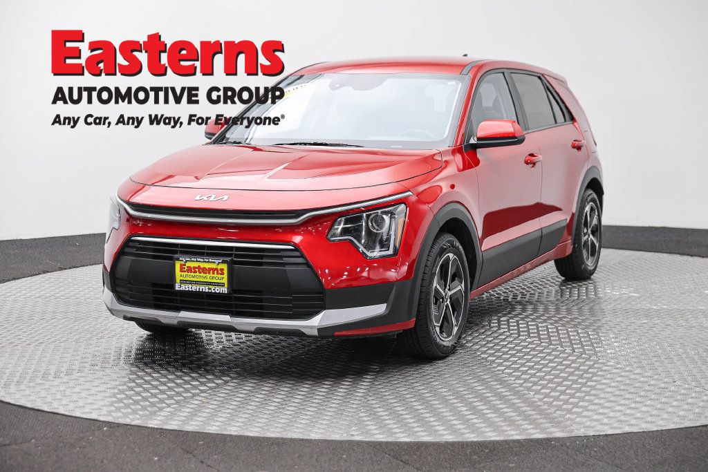 Used 2025 Kia Niro LX FWD image 1