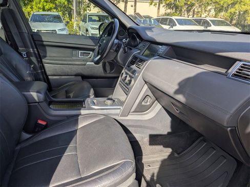 Used 2019 Land Rover Discovery Sport image 9