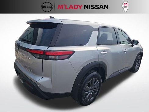 Used 2025 Nissan Pathfinder S image 6