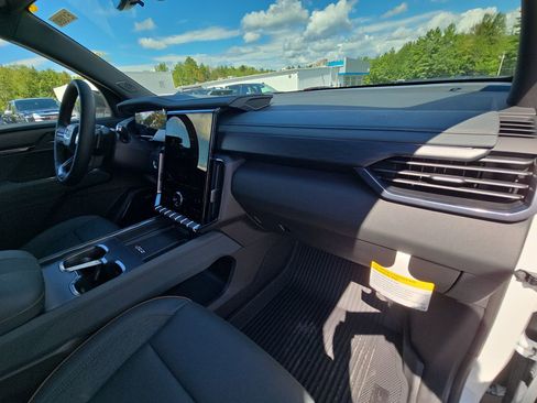 New 2026 GMC Acadia AT4 w/ LPO, Floor Liner Package image 66