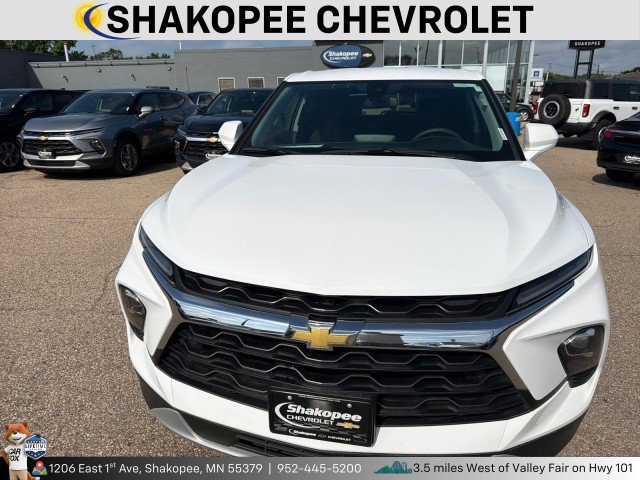Used 2025 Chevrolet Blazer LT AWD/4WD image 2