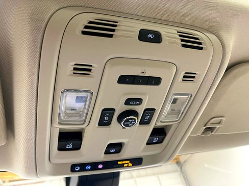 Used 2021 GMC Yukon Denali w/ Denali Premium Package image 32