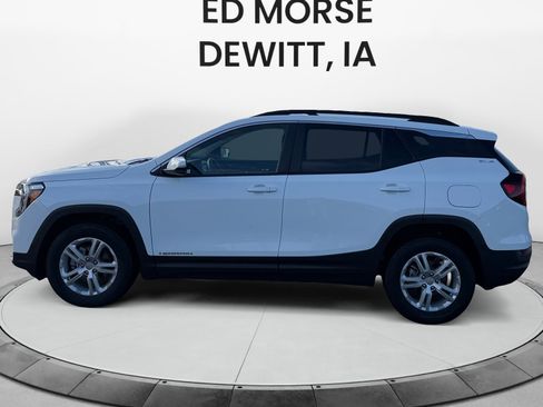 Used 2024 GMC Terrain SLE w/ Driver Convenience Package image 2