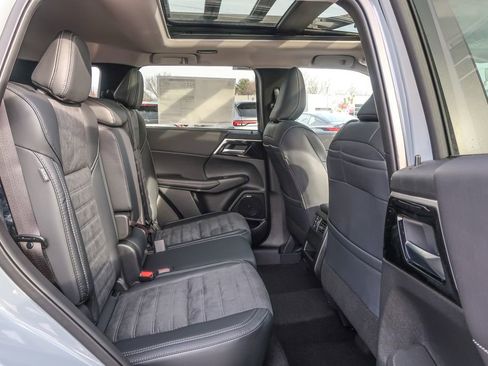 New 2026 Mitsubishi Outlander AWD image 18