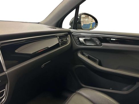 Used 2024 Porsche Macan AWD/4WD image 26
