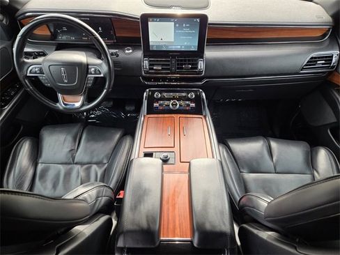Used 2019 Lincoln Navigator Select w/ Technology Package image 16