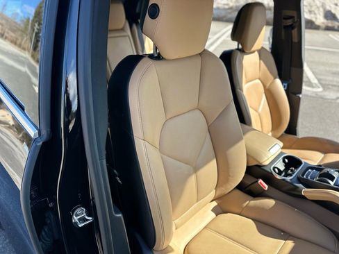 Used 2015 Porsche Cayenne Diesel image 25