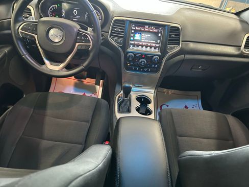 Used 2017 Jeep Grand Cherokee Laredo w/ Quick Order Package 23E AWD/4WD image 26