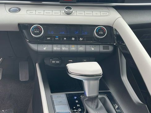 New 2025 Hyundai Elantra Limited image 21